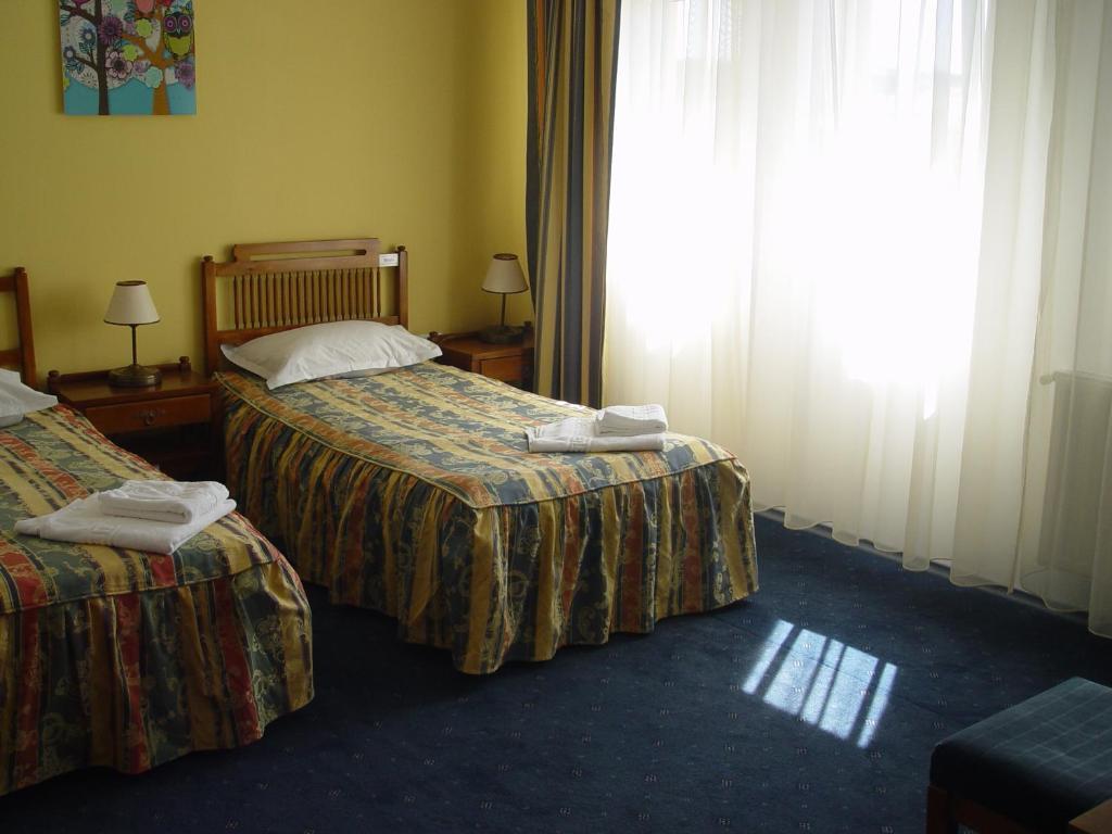 Hotel Astra Braşov Quarto foto