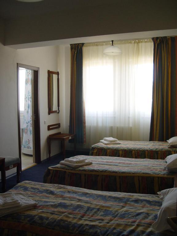 Hotel Astra Braşov Quarto foto