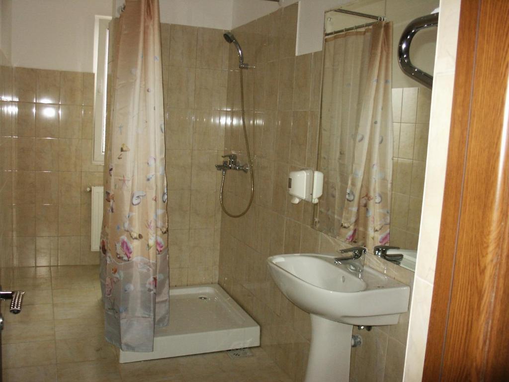 Hotel Astra Braşov Quarto foto